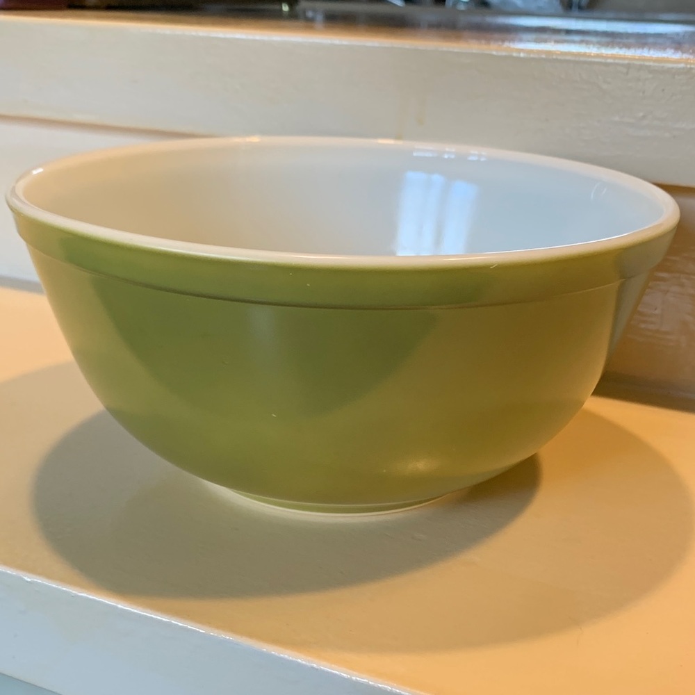 Pyrex Avacado Green Mixing Bowl